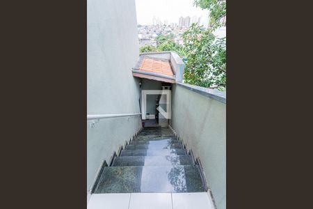 Casa à venda com 162m², 3 quartos e 4 vagas Casa à venda com 162m², 3 quartos e 4 vagasEscada