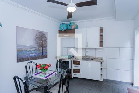 Casa à venda com 162m², 3 quartos e 4 vagas Casa à venda com 162m², 3 quartos e 4 vagasCozinha 2