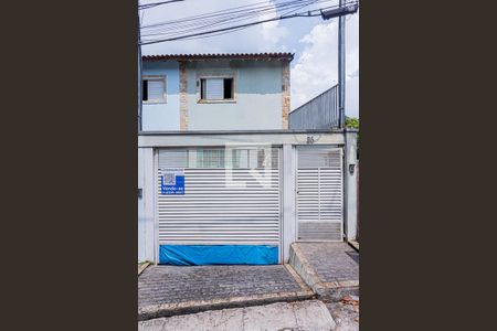 Casa à venda com 162m², 3 quartos e 4 vagas Casa à venda com 162m², 3 quartos e 4 vagasFachada