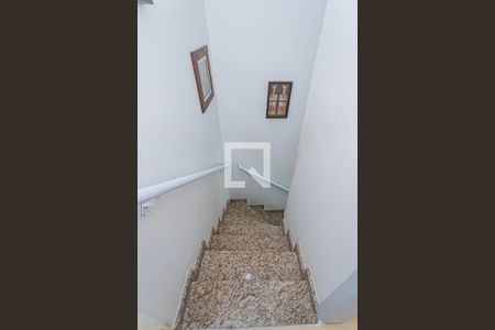 Casa à venda com 162m², 3 quartos e 4 vagas Casa à venda com 162m², 3 quartos e 4 vagasEscada