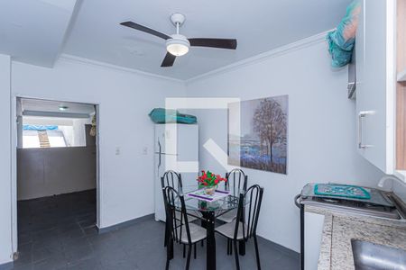 Casa à venda com 162m², 3 quartos e 4 vagas Casa à venda com 162m², 3 quartos e 4 vagasCozinha 2