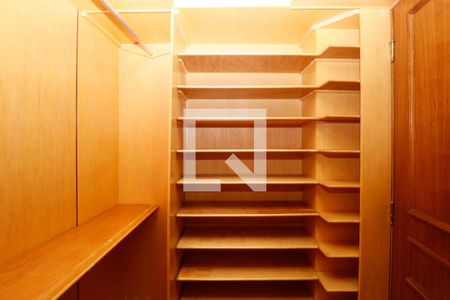 Apartamento à venda com 382m², 4 quartos e 4 vagas Apartamento à venda com 382m², 4 quartos e 4 vagasCloset