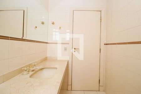 Apartamento à venda com 382m², 4 quartos e 4 vagas Apartamento à venda com 382m², 4 quartos e 4 vagasBanheiro da Suíte 3