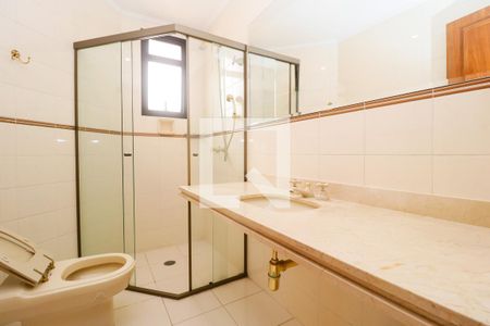 Apartamento à venda com 382m², 4 quartos e 4 vagas Apartamento à venda com 382m², 4 quartos e 4 vagasBanheiro da Suíte 3