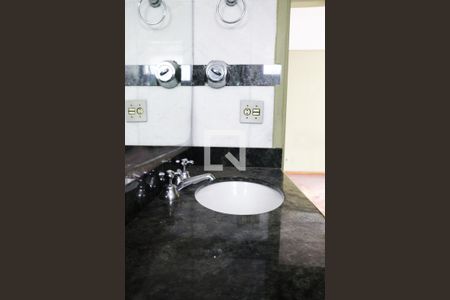 Apartamento à venda com 130m², 2 quartos e 1 vaga Apartamento à venda com 130m², 2 quartos e 1 vagaBanheiro