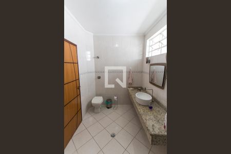 Casa à venda com 330m², 3 quartos e 3 vagasBanheiro