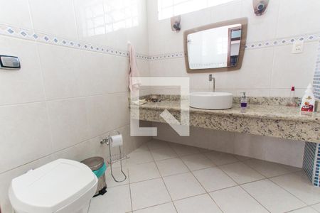 Casa à venda com 330m², 3 quartos e 3 vagasBanheiro