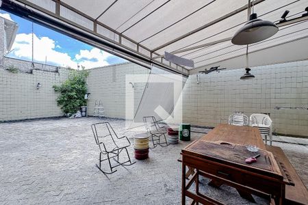Casa à venda com 400m², 5 quartos e 8 vagasÁrea externa