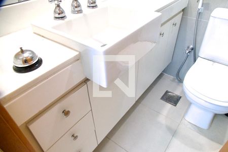 Apartamento para alugar com 200m², 4 quartos e 2 vagas Apartamento para alugar com 200m², 4 quartos e 2 vagasSuíte banheiro