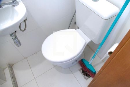 Apartamento à venda com 200m², 4 quartos e 2 vagas Apartamento à venda com 200m², 4 quartos e 2 vagasBanheiro serviço