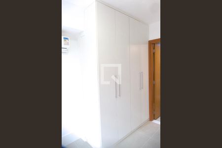 Apartamento à venda com 200m², 4 quartos e 2 vagas Apartamento à venda com 200m², 4 quartos e 2 vagasSuíte