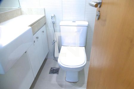 Apartamento à venda com 200m², 4 quartos e 2 vagas Apartamento à venda com 200m², 4 quartos e 2 vagasSuíte banheiro