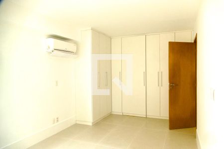 Apartamento à venda com 200m², 4 quartos e 2 vagas Apartamento à venda com 200m², 4 quartos e 2 vagasQuarto