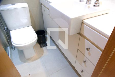 Apartamento à venda com 200m², 4 quartos e 2 vagas Apartamento à venda com 200m², 4 quartos e 2 vagasSuíte banheiro