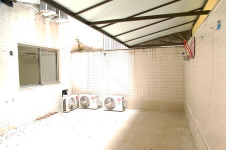 Apartamento à venda com 200m², 4 quartos e 2 vagas Apartamento à venda com 200m², 4 quartos e 2 vagasÁrea serviço aberta