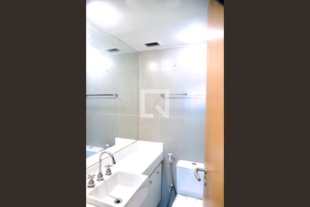 Apartamento à venda com 200m², 4 quartos e 2 vagas Apartamento à venda com 200m², 4 quartos e 2 vagasSuíte banheiro