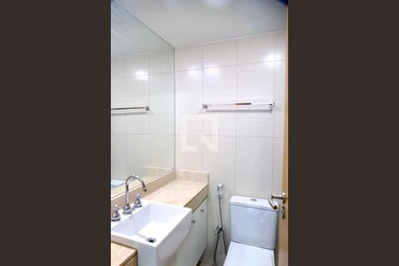 Apartamento à venda com 200m², 4 quartos e 2 vagas Apartamento à venda com 200m², 4 quartos e 2 vagasSuíte banheiro