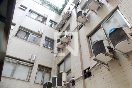 Apartamento à venda com 200m², 4 quartos e 2 vagas Apartamento à venda com 200m², 4 quartos e 2 vagasÁrea serviço aberta vista