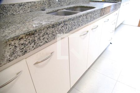 Apartamento à venda com 200m², 4 quartos e 2 vagas Apartamento à venda com 200m², 4 quartos e 2 vagasCozinha