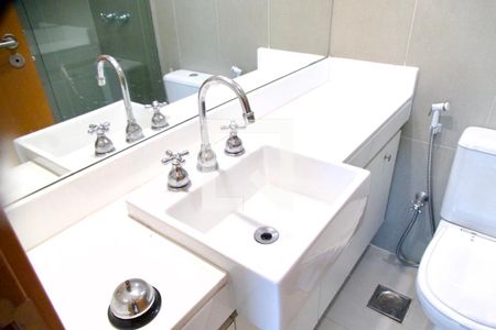 Apartamento à venda com 200m², 4 quartos e 2 vagas Apartamento à venda com 200m², 4 quartos e 2 vagasSuíte banheiro
