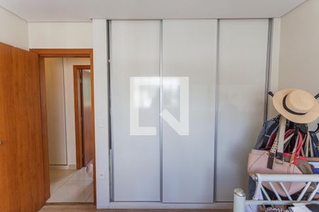 Apartamento à venda com 154m², 3 quartos e 2 vagas Apartamento à venda com 154m², 3 quartos e 2 vagasArmário do Quarto 2