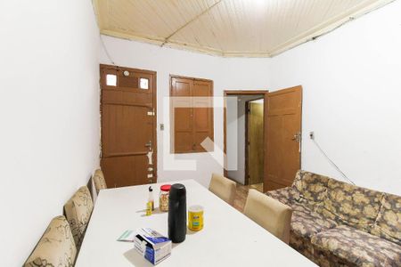 Casa à venda com 240m², 3 quartos e sem vaga Casa à venda com 240m², 3 quartos e sem vagaSala casa 2