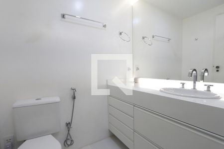 Apartamento à venda com 206m², 3 quartos e 2 vagasBanheiro da Suíte 2