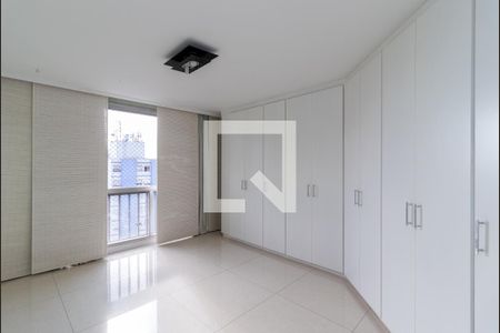 Apartamento à venda com 285m², 4 quartos e 2 vagas Apartamento à venda com 285m², 4 quartos e 2 vagasSuíte 2