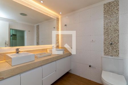 Apartamento à venda com 285m², 4 quartos e 2 vagas Apartamento à venda com 285m², 4 quartos e 2 vagasBanheiro da Suíte 1