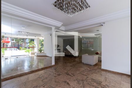 Apartamento à venda com 285m², 4 quartos e 2 vagas Apartamento à venda com 285m², 4 quartos e 2 vagasHall de Entrada