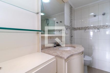 Apartamento à venda com 285m², 4 quartos e 2 vagas Apartamento à venda com 285m², 4 quartos e 2 vagasBanheiro da Suíte 4