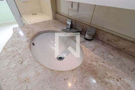 Apartamento à venda com 285m², 4 quartos e 2 vagas Apartamento à venda com 285m², 4 quartos e 2 vagasBanheiro da Suíte 4