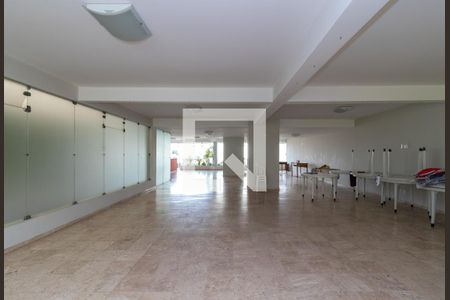Apartamento à venda com 285m², 4 quartos e 2 vagas Apartamento à venda com 285m², 4 quartos e 2 vagasÁrea comum - Salão de festas