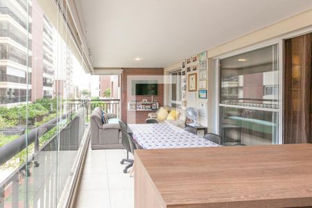 Apartamento à venda com 168m², 4 quartos e 2 vagas Apartamento à venda com 168m², 4 quartos e 2 vagasVaranda