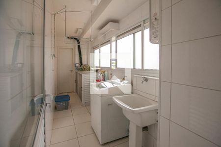 Apartamento à venda com 168m², 4 quartos e 2 vagas Apartamento à venda com 168m², 4 quartos e 2 vagasÁrea de Serviço