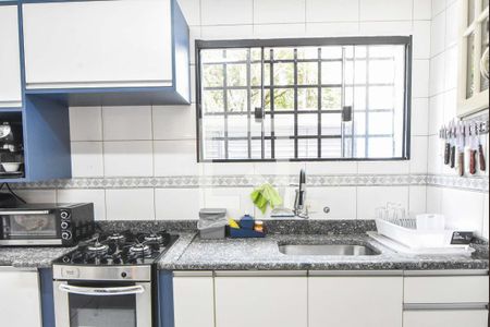 Casa à venda com 100m², 3 quartos e 2 vagasCozinha 