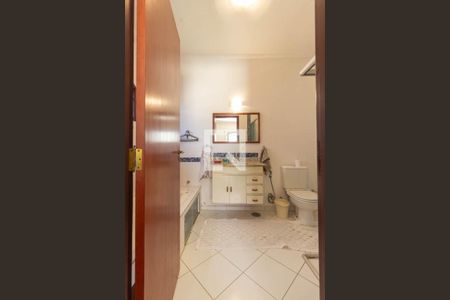 Casa à venda com 250m², 4 quartos e 4 vagasBanheiro Suíte 1