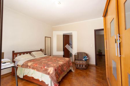 Casa à venda com 250m², 4 quartos e 4 vagasSuíte 1