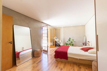 Casa à venda com 250m², 4 quartos e 4 vagasSuíte 2