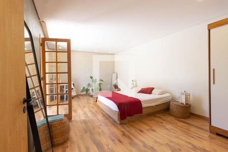 Casa à venda com 250m², 4 quartos e 4 vagasSuíte 2