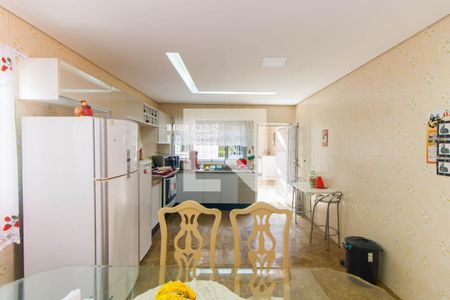 Casa à venda com 300m², 4 quartos e 7 vagas Casa à venda com 300m², 4 quartos e 7 vagasCozinha