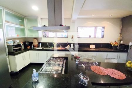 Casa à venda com 460m², 3 quartos e 3 vagas Casa à venda com 460m², 3 quartos e 3 vagasCozinha