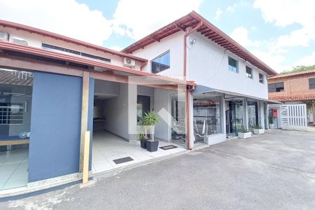 Casa à venda com 460m², 3 quartos e 3 vagas Casa à venda com 460m², 3 quartos e 3 vagasExtensão da propriedade