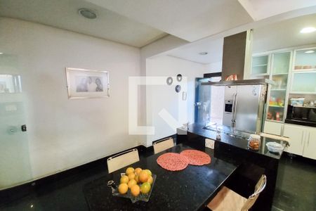 Casa à venda com 460m², 3 quartos e 3 vagas Casa à venda com 460m², 3 quartos e 3 vagasCozinha