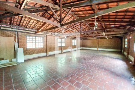 Casa à venda com 460m², 3 quartos e 3 vagas Casa à venda com 460m², 3 quartos e 3 vagasTerraço