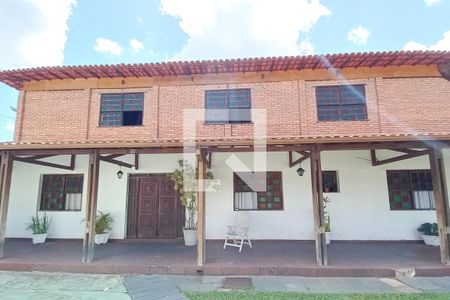 Casa à venda com 460m², 3 quartos e 3 vagas Casa à venda com 460m², 3 quartos e 3 vagasFachada