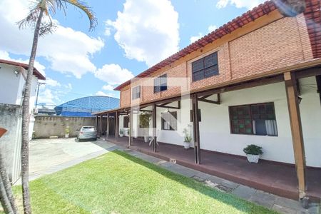 Casa à venda com 460m², 3 quartos e 3 vagas Casa à venda com 460m², 3 quartos e 3 vagasFachada