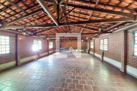 Casa à venda com 460m², 3 quartos e 3 vagas Casa à venda com 460m², 3 quartos e 3 vagasTerraço