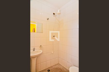 Casa à venda com 220m², 3 quartos e 3 vagas Casa à venda com 220m², 3 quartos e 3 vagasÁrea externa - banheiro