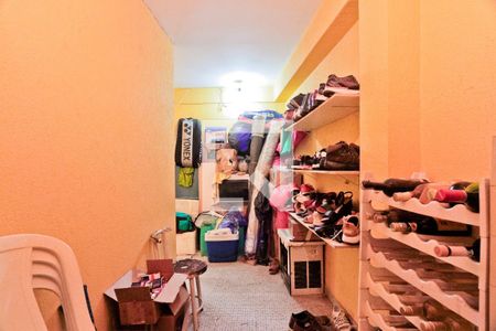 Casa à venda com 220m², 3 quartos e 3 vagas Casa à venda com 220m², 3 quartos e 3 vagasAdega